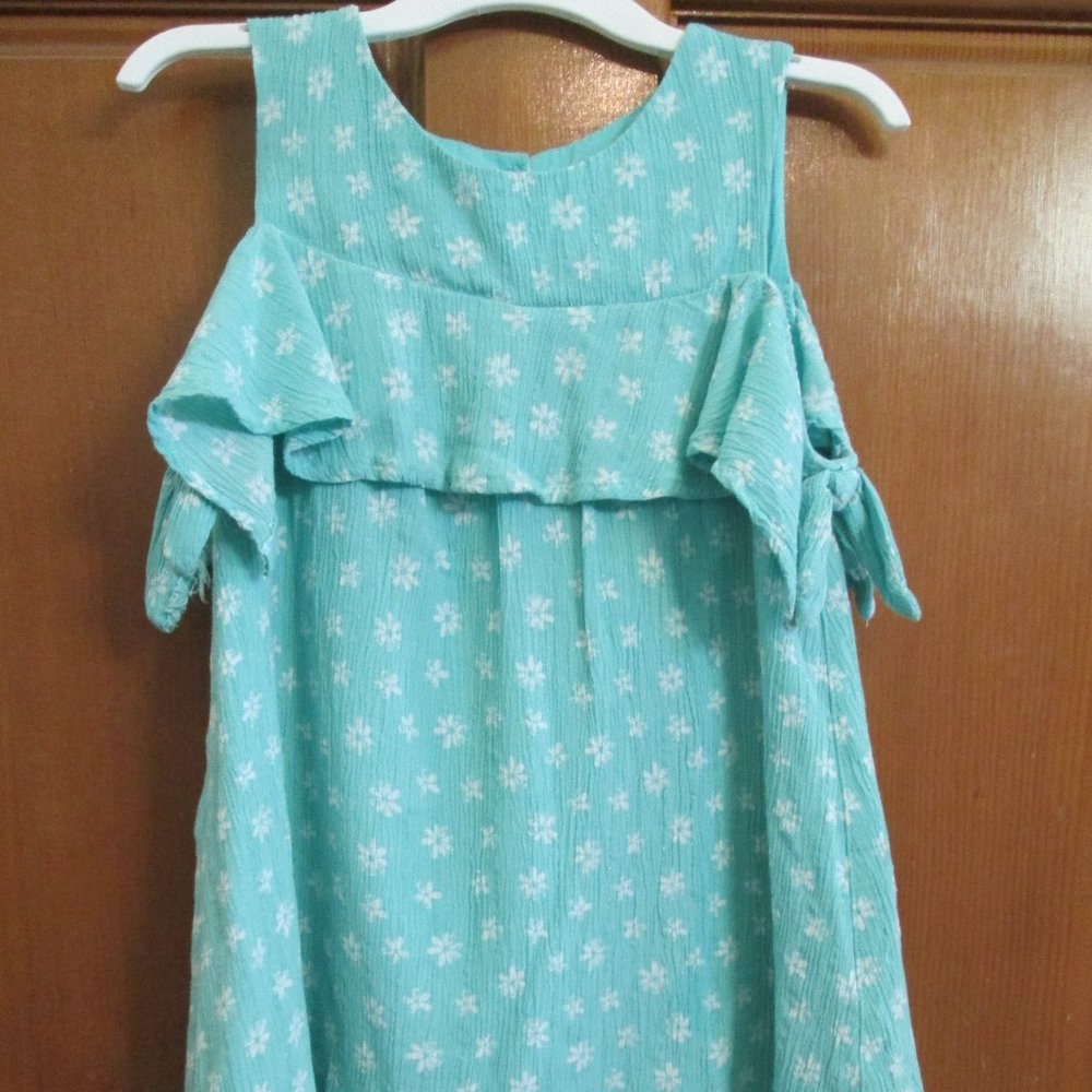 4T Girls green,crape like material.